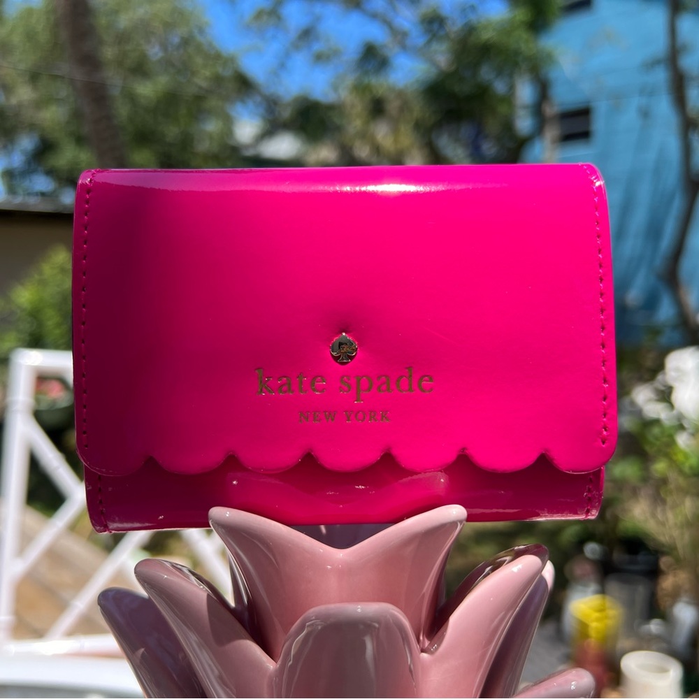 Fushia Kate spade wallet new w/tag. 
‘Darla’ 
lily avenue patent